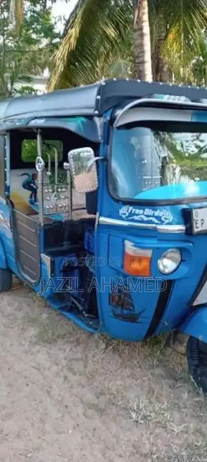 Bajaj RE 2012