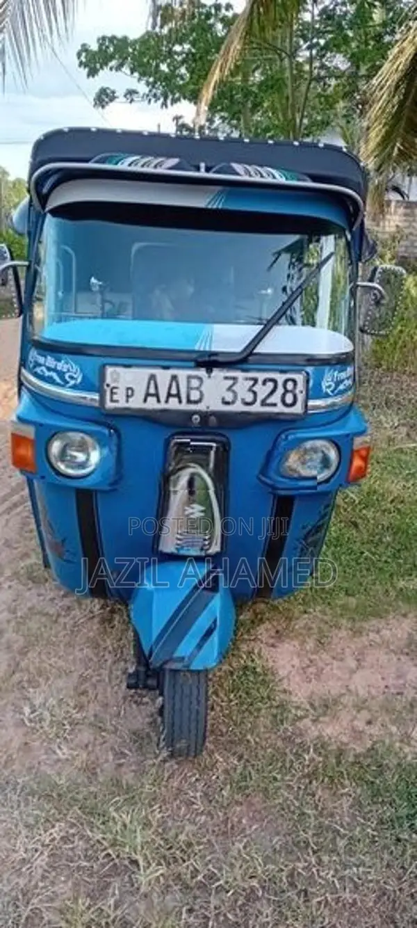 Bajaj RE 2012