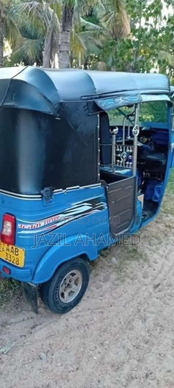Bajaj RE 2012