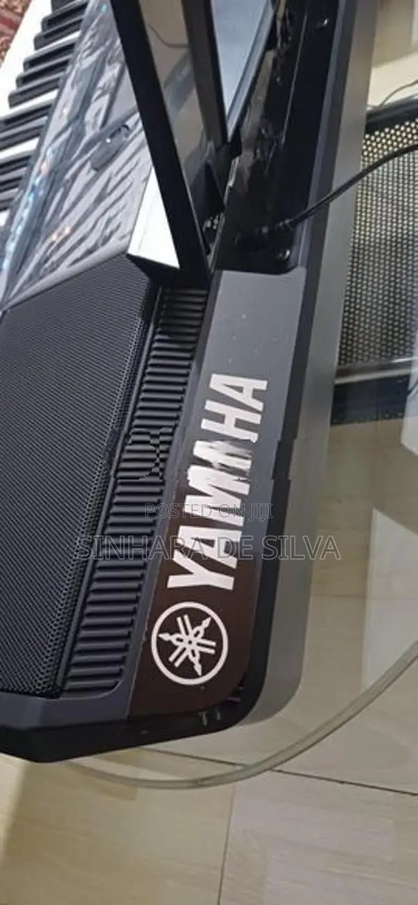 Yamaha Psr SX700 Keyboard