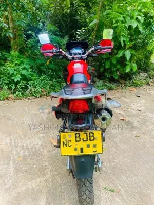 Suzuki DR 2020