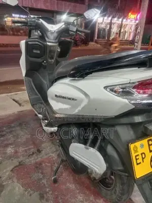 Suzuki Burgman 2020
