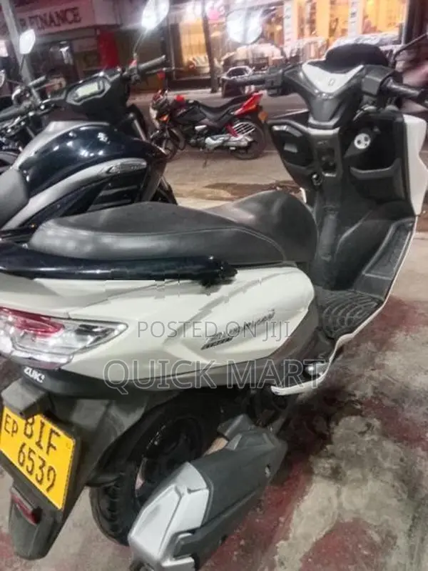 Suzuki Burgman 2020