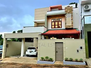 Modern Luxury 3 Storey House for Sale in Piliyandala