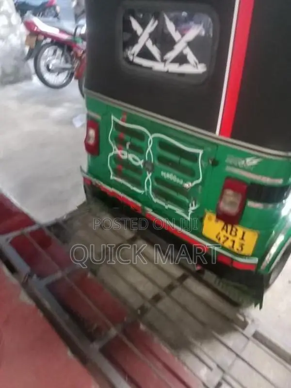 Bajaj RE 2016