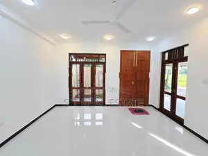 Modern Luxury 3 Storey House for Sale in Piliyandala