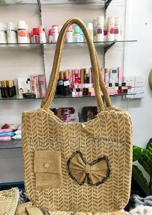 Jute Handbag with Shell Design