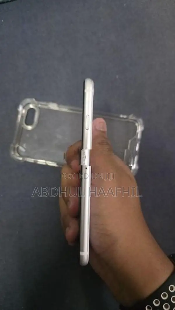 Apple iPhone SE 2 (Used)
