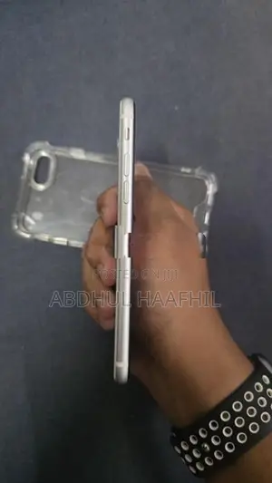 Apple iPhone SE 2 (Used)