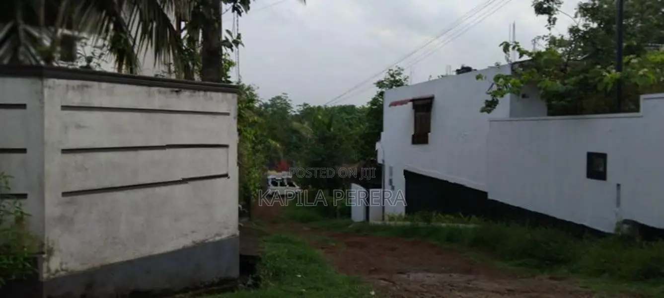 කහතුඩුවෙන් අගනා ඉඩමක්
