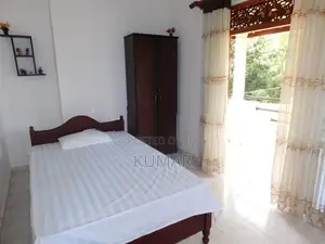 Upstairs Annex in walking distance to Karapitiya town