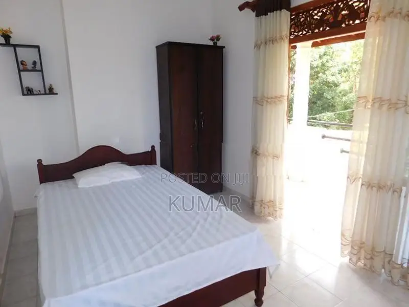 Upstairs Annex in walking distance to Karapitiya town