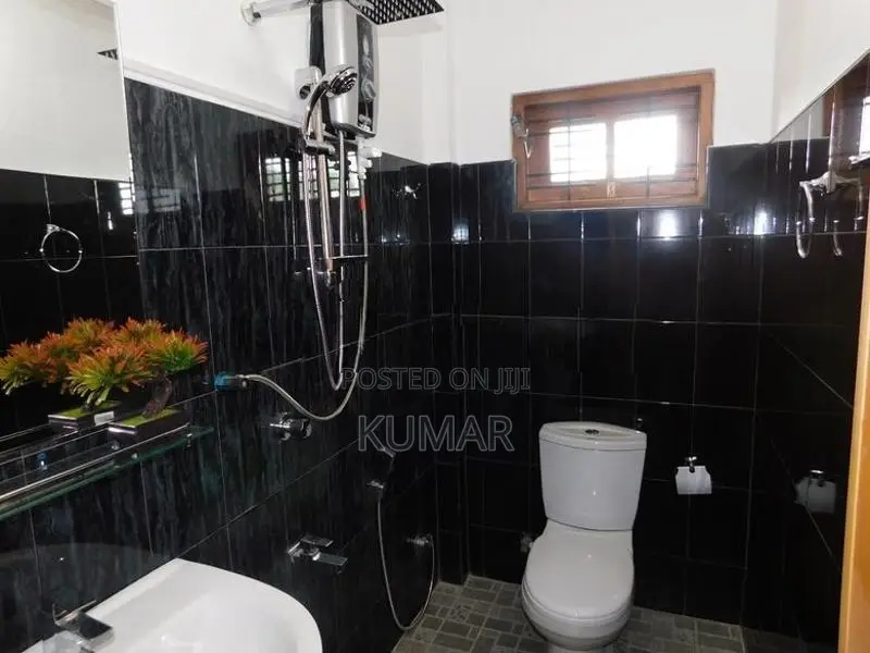 Upstairs Annex in walking distance to Karapitiya town