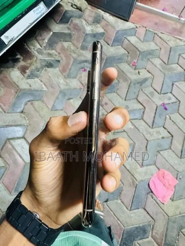 Apple iPhone XS (Used)
