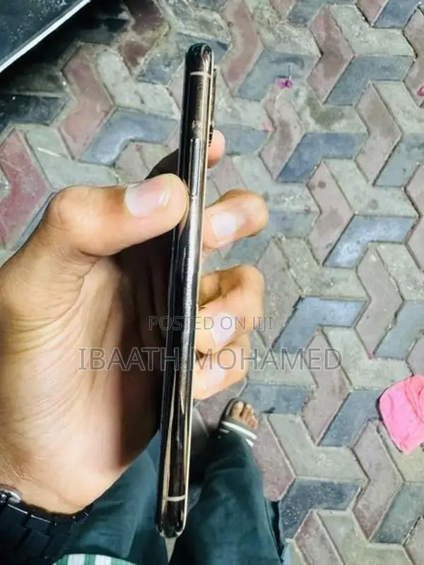 Apple iPhone XS (Used)