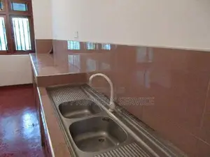 Three-storey house for sale in Katugastota (SSPH-313)