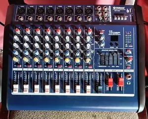 Yamaha MX 802 Mixer 4 Speaker Set
