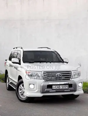 Toyota Land Cruiser Sahara 200 Diesel V8 2013