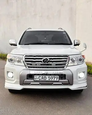 Toyota Land Cruiser Sahara 200 Diesel V8 2013