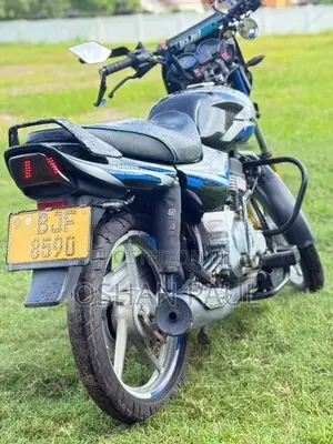 Bajaj CT100 2023