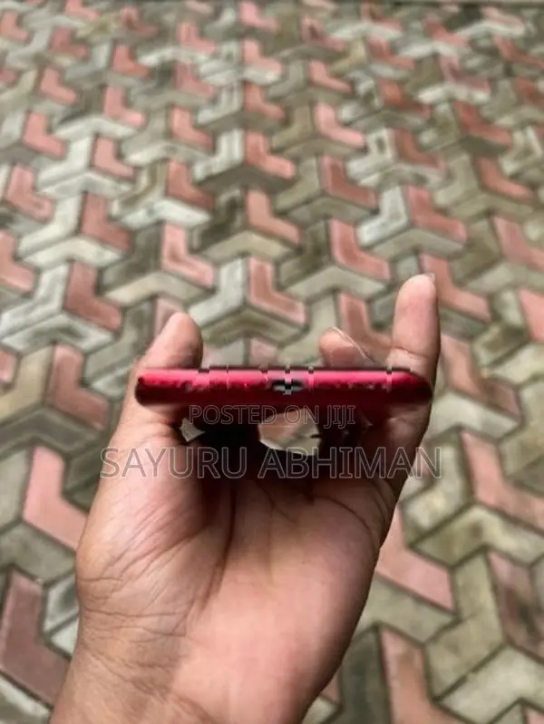 Apple iPhone SE 2 (Used)