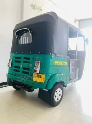 Bajaj RE 2015