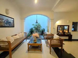 Fully Furnished /18 Perch Bricks Walls Luxury House For Sale - Bokunda