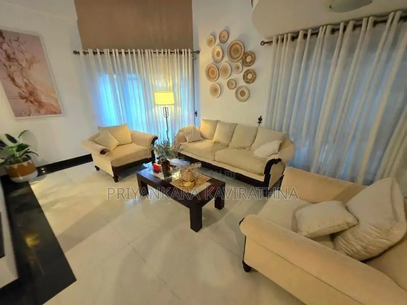 Fully Furnished /18 Perch Bricks Walls Luxury House For Sale - Bokunda