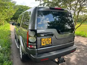 Land Rover Discovery SD V6 UK 2014