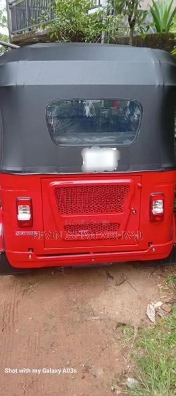 Bajaj RE 2025