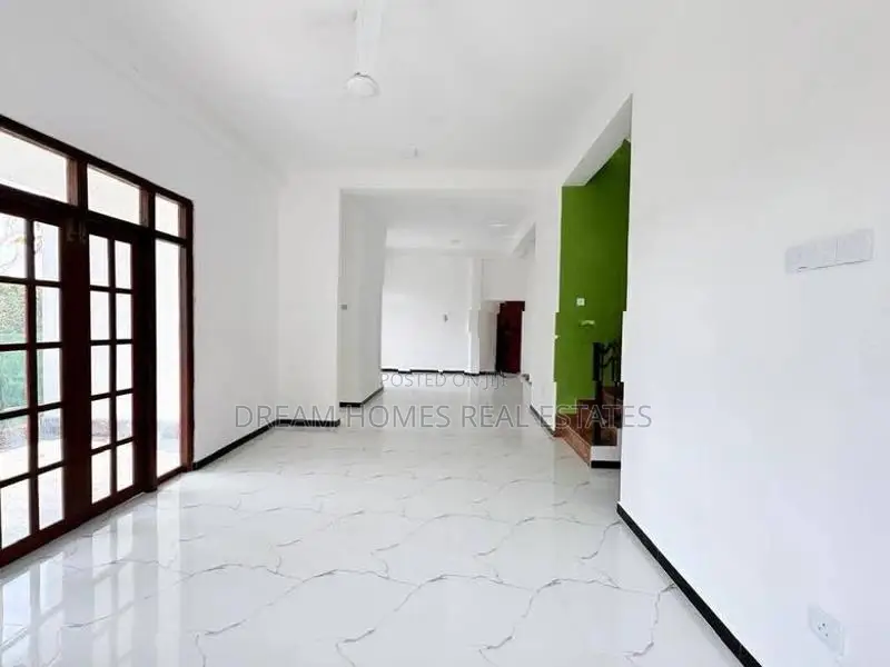 Luxury Two-Storey House for Sale – Kadawatha (Near Mavaramanadiya Town