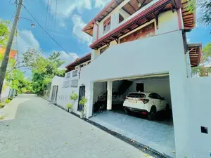 Spacious Two-Unit Luxury House for Sale – Kiribathgoda