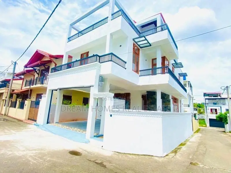 Near Bypass Rd piliyandala Luxury 5 Bed New House for Sale