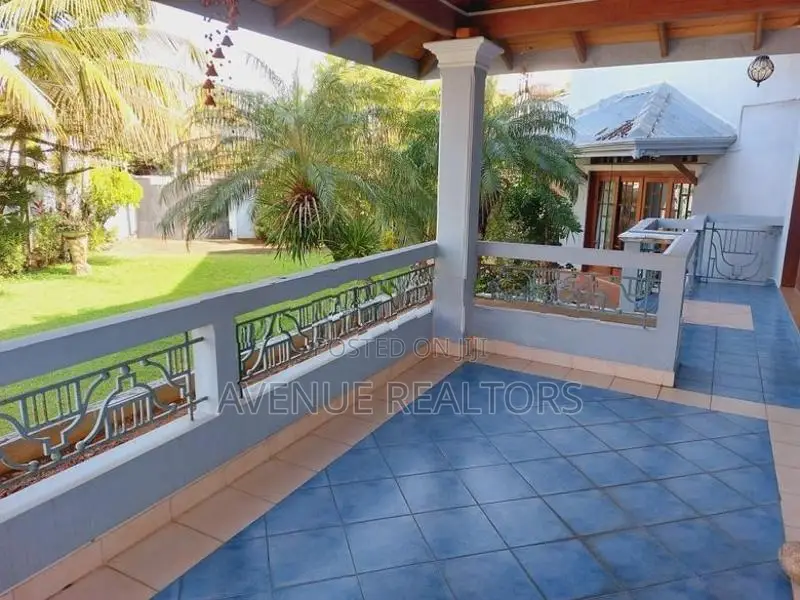 4BR Luxury House for Sale in Wattala (HS4636)