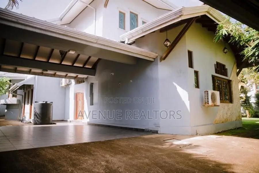 4BR Luxury House for Sale in Wattala (HS4636)