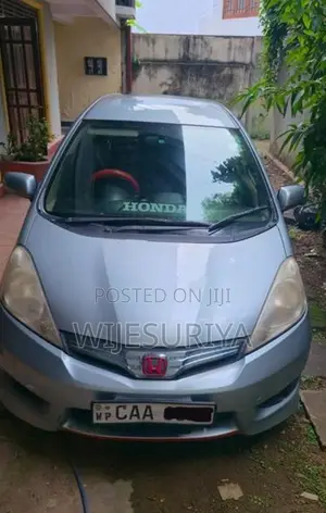 Honda Fit Shuttle Hybrid 2012