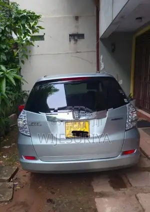 Honda Fit Shuttle Hybrid 2012