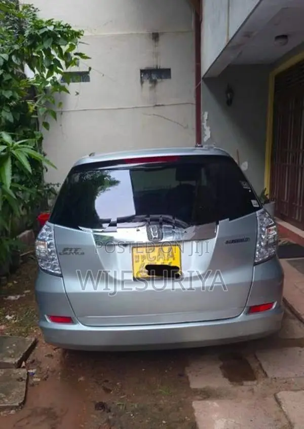 Honda Fit Shuttle Hybrid 2012