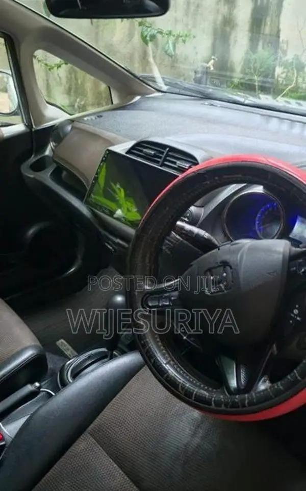 Honda Fit Shuttle Hybrid 2012