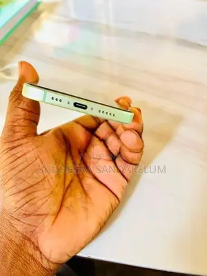 Apple iPhone 15 Light Green 128GB (Used)