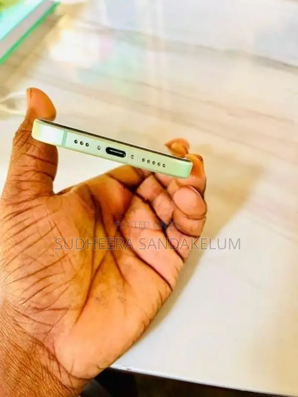 Apple iPhone 15 Light Green 128GB (Used)