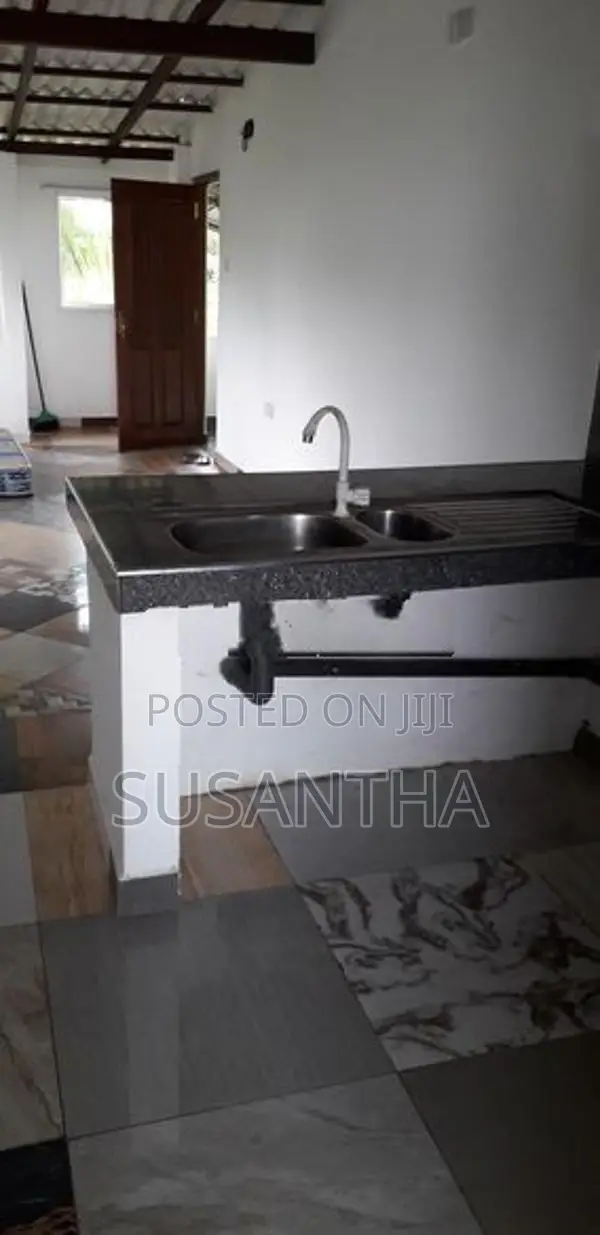 Upstairs House for Rent in Korathora ,athurugiriya