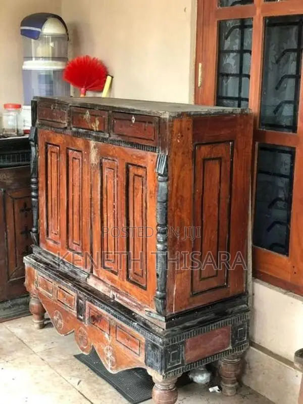 පැරනි අල්මාරි
