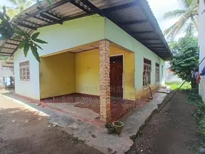 Piliyandala Suwarapala Junction Land with Old House for Sale