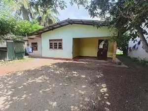 Piliyandala Suwarapala Junction Land with Old House for Sale