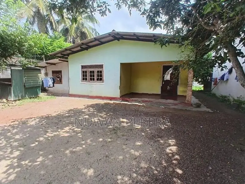 Piliyandala Suwarapala Junction Land with Old House for Sale