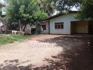 Piliyandala Suwarapala Junction Land with Old House for Sale