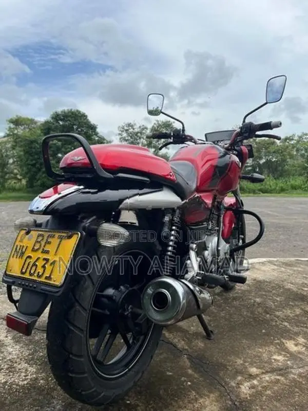 Bajaj V15 2017