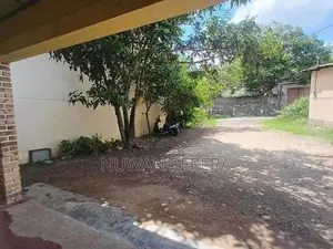 Piliyandala Suwarapala Junction Land with Old House for Sale