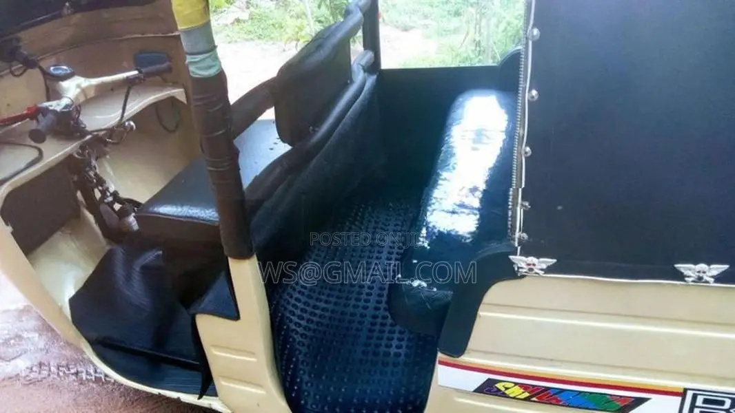 Bajaj RE 1995